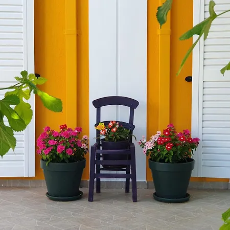 Theyellow House Fully Equipped 2br Andipata