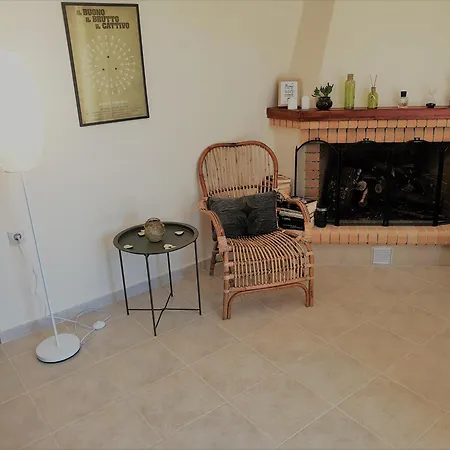 The Yellow House I 2br Retreat Near Myrtos *