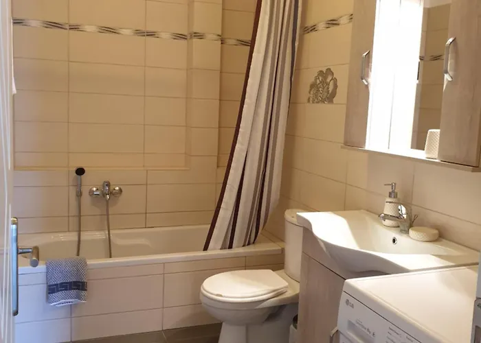 Theyellow House Fully Equipped 2br Andipata