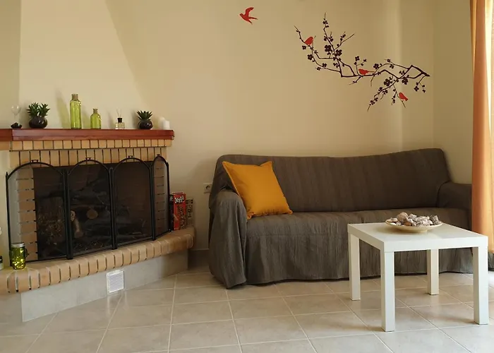 The Yellow House I 2br Retreat Near Myrtos